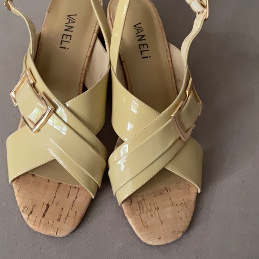 Vaneli Women's Cream Sandals 7.5 N